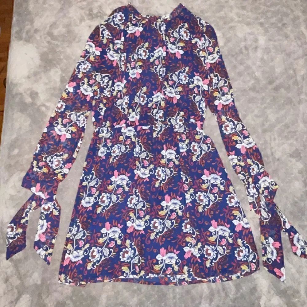 WAYF Floral Print w/ Eyelet Back Tie at Neck Dress